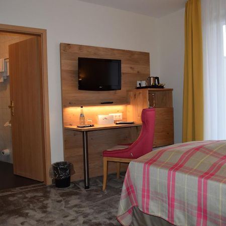 Eden Hotel Бад-Кроцинген Номер фото